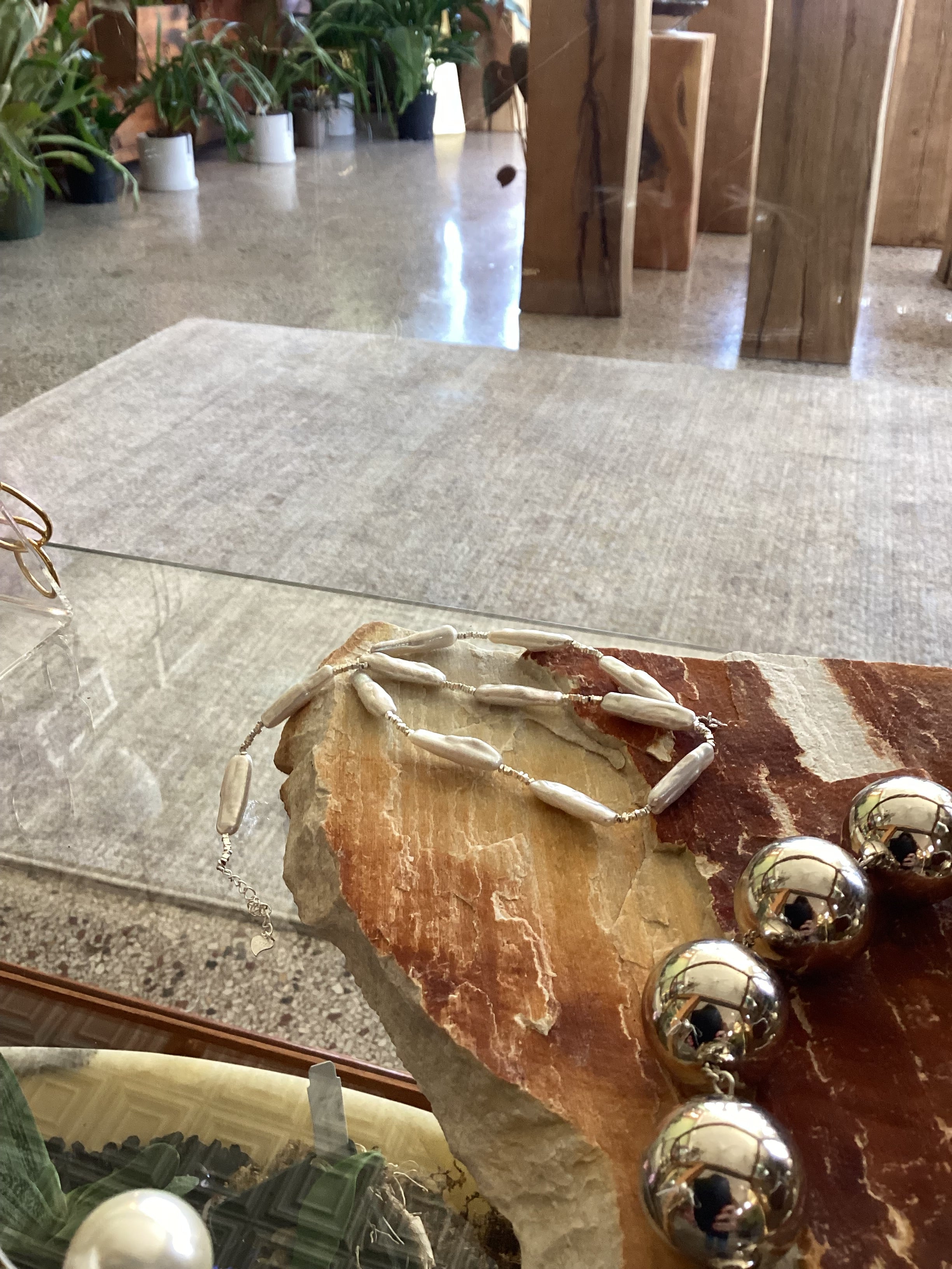 Simonett — Flat Pearl Silver Necklace
