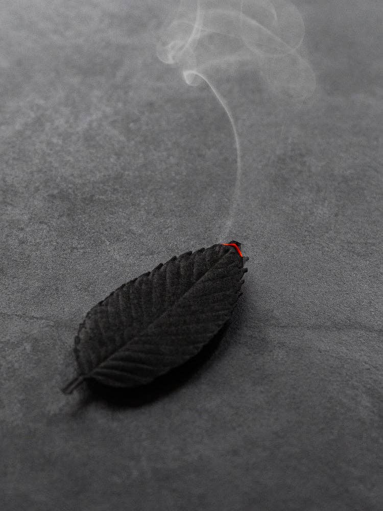 HA KO Paper Incense - Black - No. 2 Focus | Twelve Thirty Four